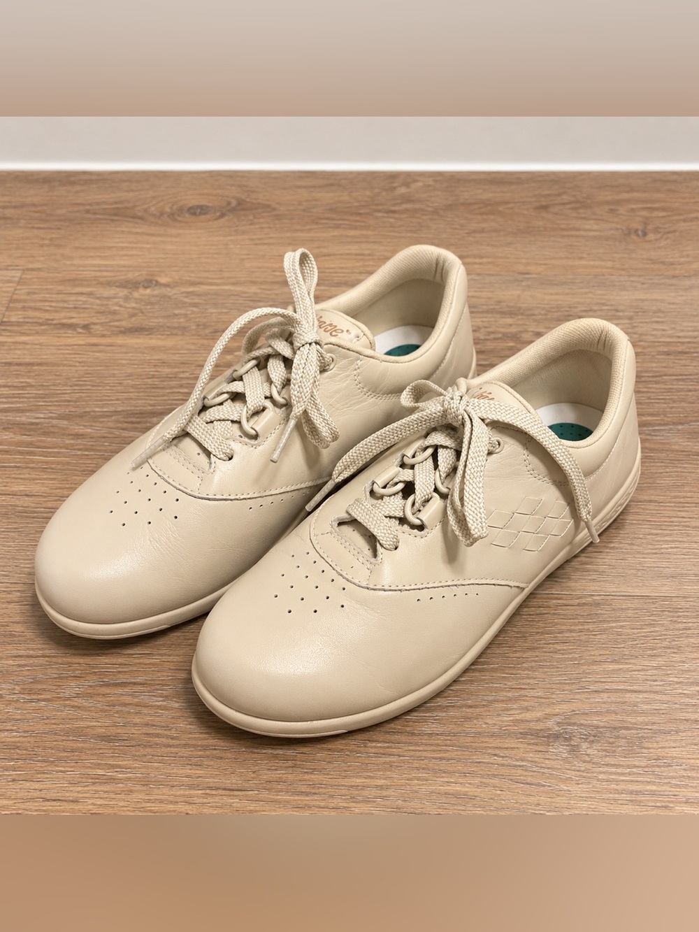 SAS Women’s 6.5 M Beige Genuine Leather Lace Up Comfort Walking Shoes| NEW